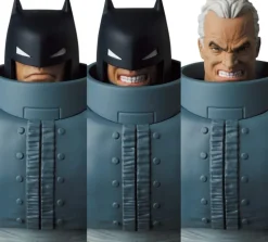 Mafex Batman The Dark Knight Returns Armored Batman Action Figure #146<DC Discount
